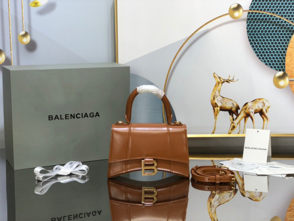 Ba*len*cia*ga hourglass