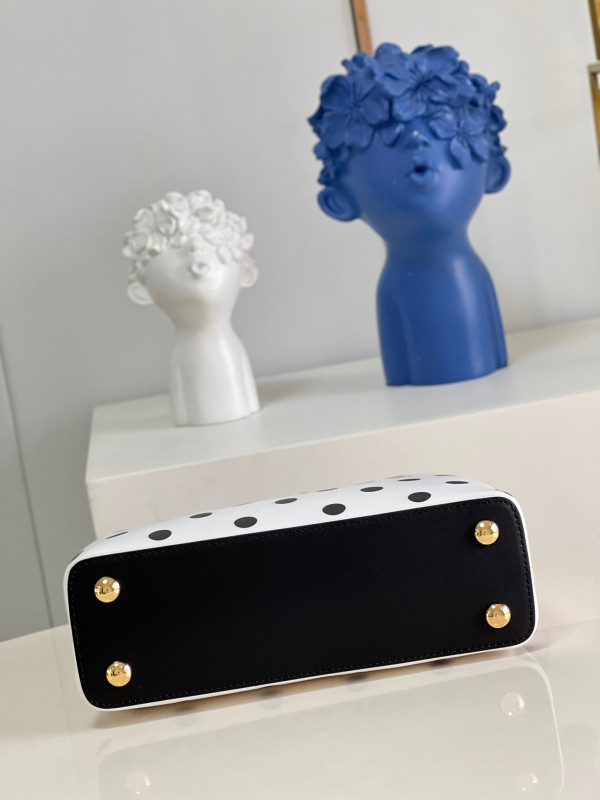 l0*is V*t0n capucines bb