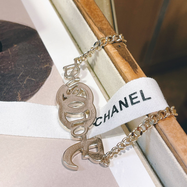 CL NECKLACE