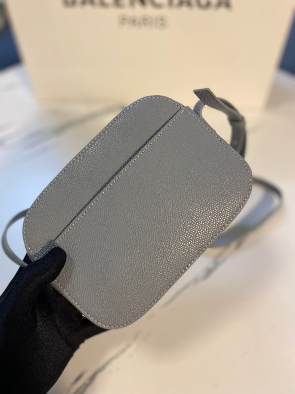 Ba*len*cia*ga everyday camera bag xs