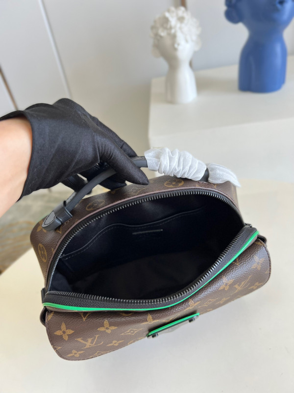 l0*is V*t0n s lock messenger