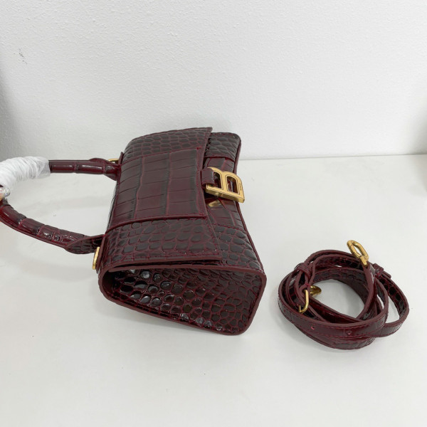 Ba*len*cia*ga hourglass