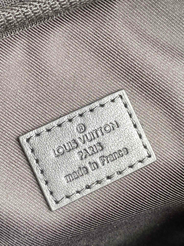 l0*is V*t0n scott messenger