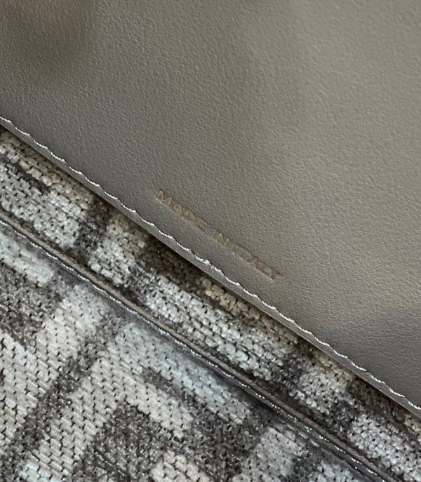 F**di peekabooiseeu-27x21x11cm