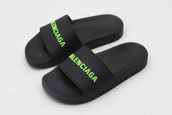 Ba*len*cia*ga pool slide sandal
