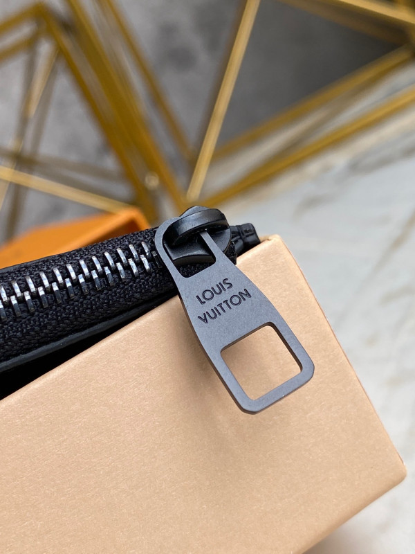 l0*is V*t0n multi card holder trunk