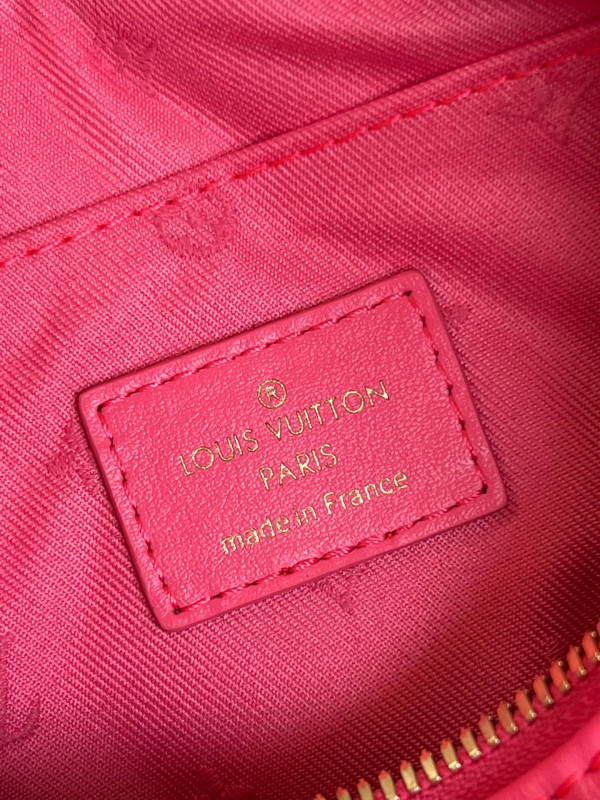 l0*is V*t0n over the moon