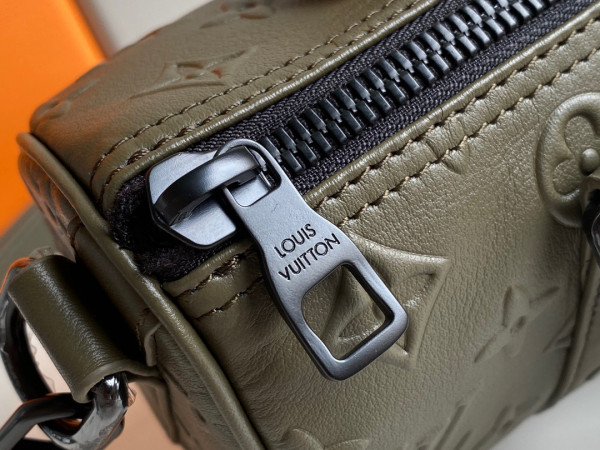 l0*is V*t0n keepall xs