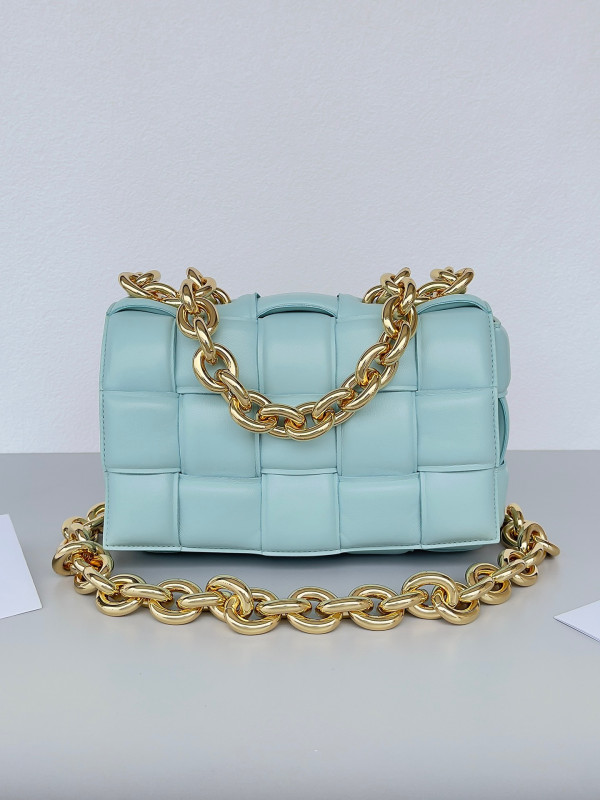 bo*te*ga Ve*ne*ta the chain cassette