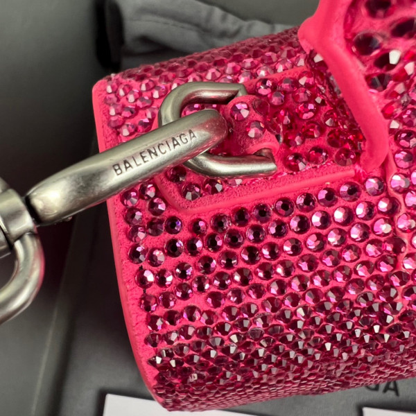 Ba*len*cia*ga hourglass