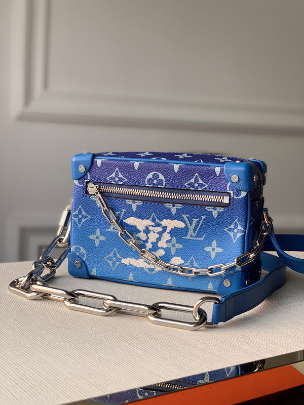 l0*is V*t0n soft trunk