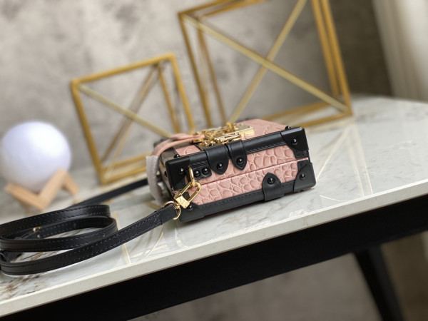 l0*is V*t0n petite malle