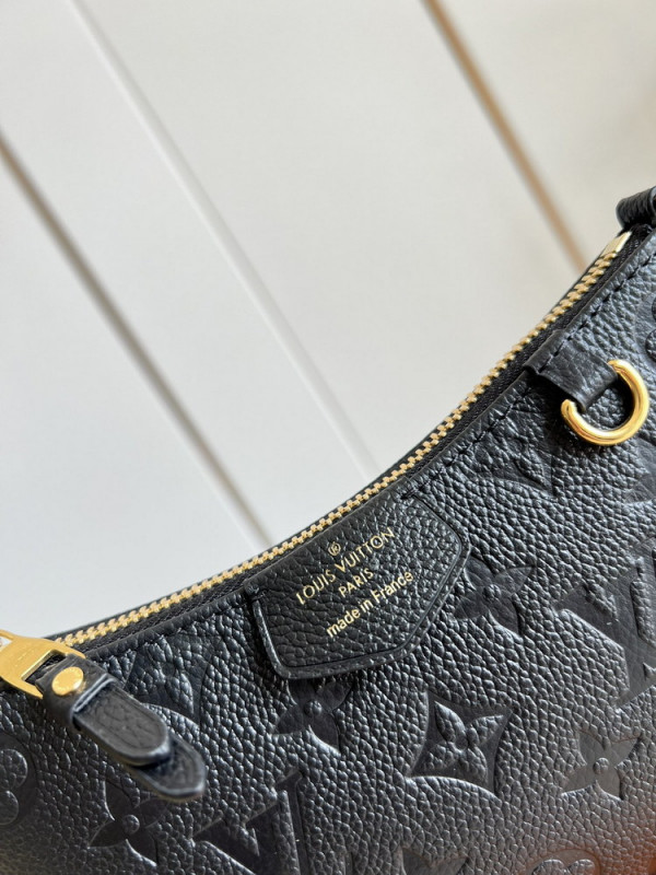 l0*is V*t0n easy pouch on strap