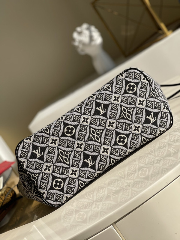 l0*is V*t0n neverfull mm