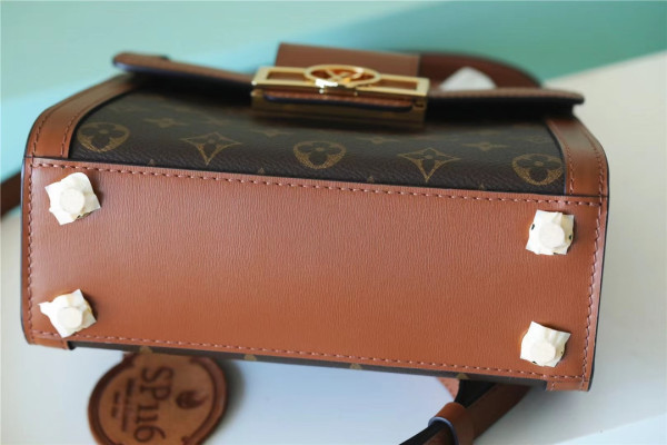 l0*is V*t0n dauphine capitale