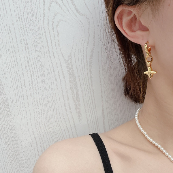 l0*is V*t0n earrings