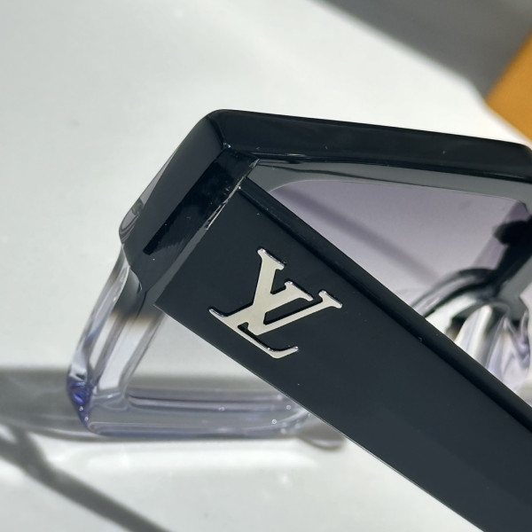 louvis V*t0n sunglasses