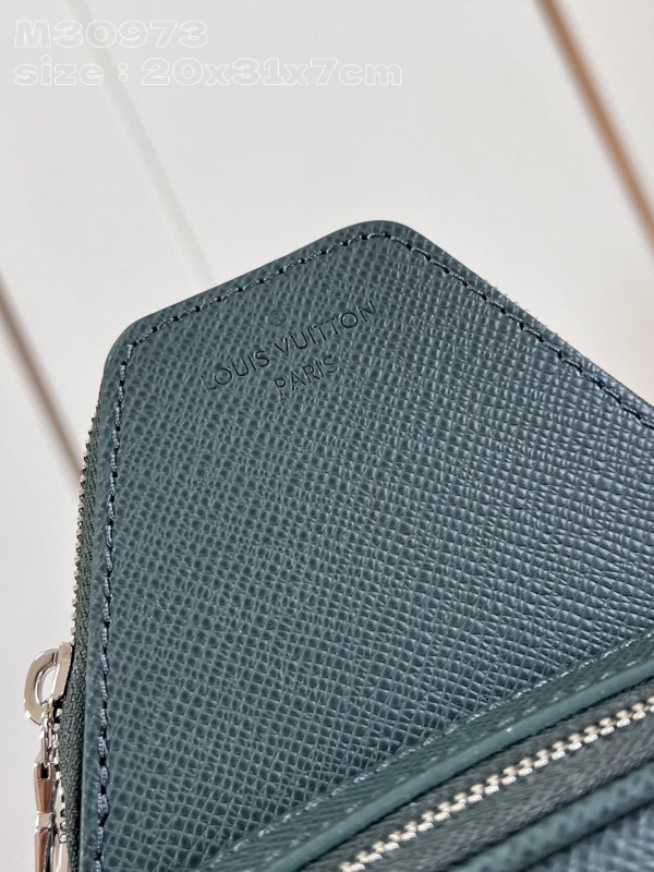 l0*is V*t0n avenue slingbag nm-31*20*7cm