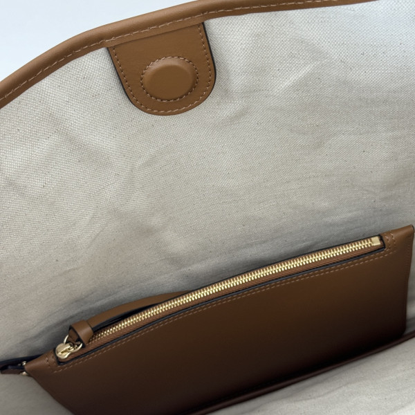 G*u*i b large shoulder bag