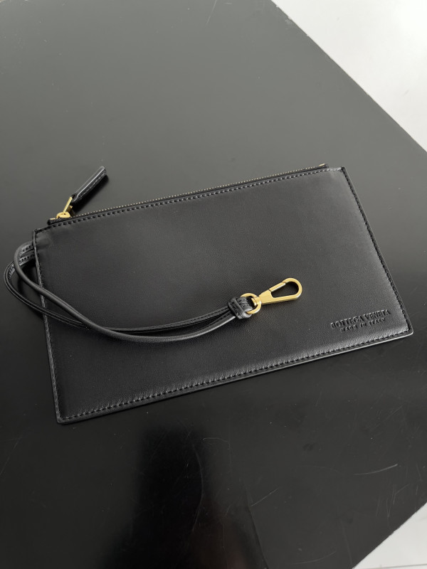 bo*te*ga Ve*ne*ta andiamo parachute large shoulder bag