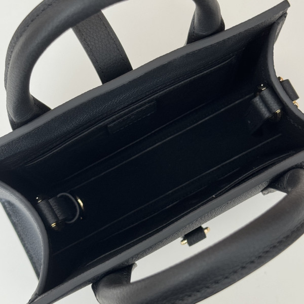 G*u*i small tote bag with hook closure