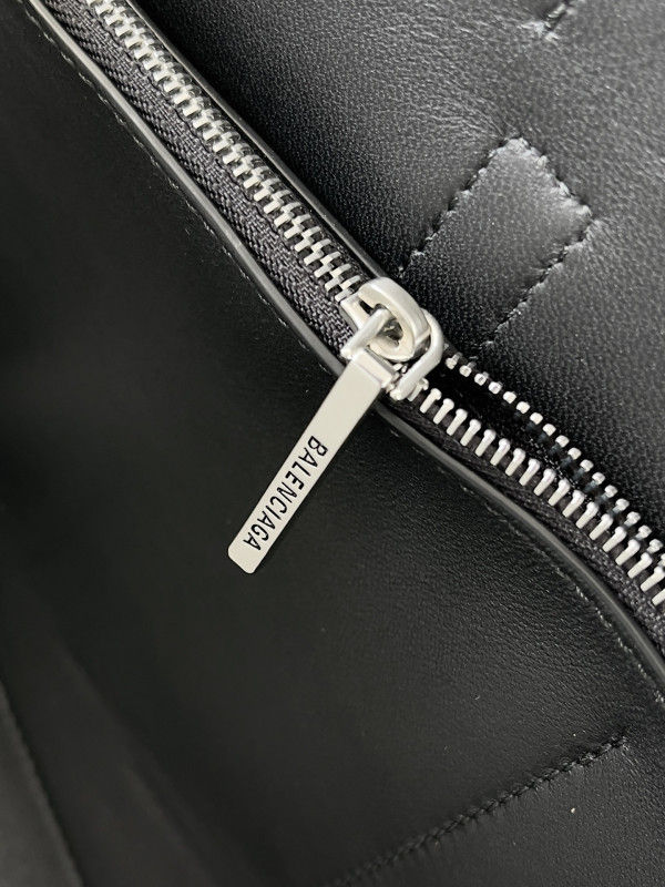 Ba*len*cia*ga bel air small carry all bag