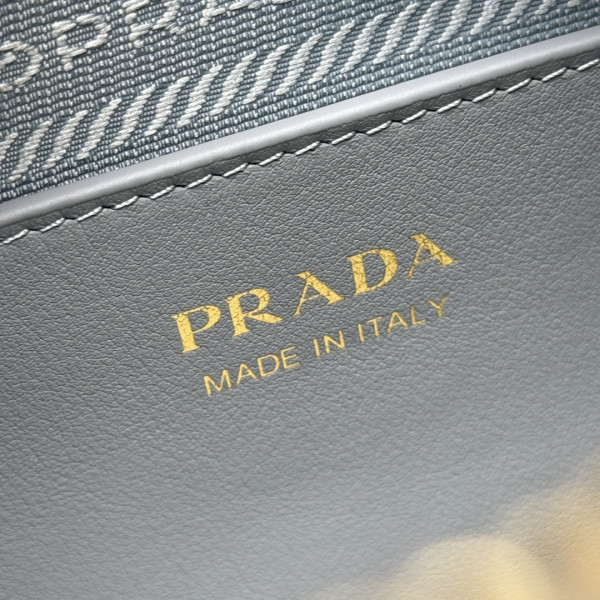 Pra*a darling leather handbag