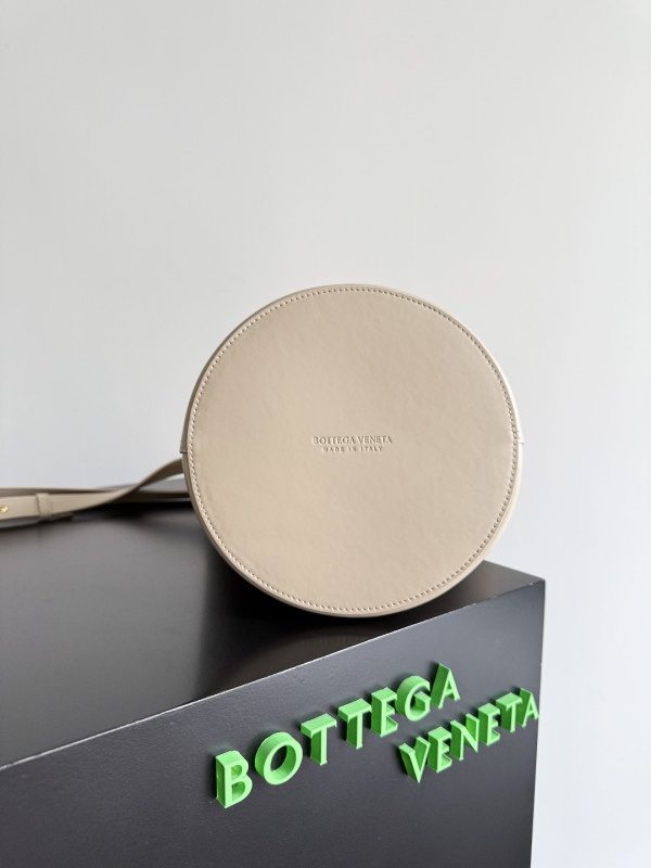 bo*te*ga Ve*ne*ta small liberta bucket - 22*18*15cm