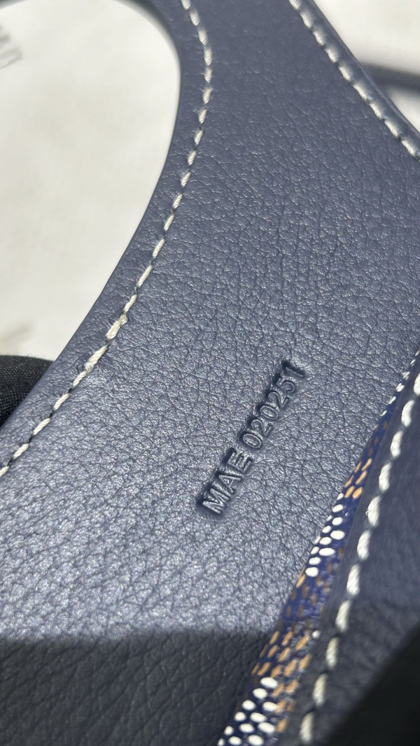 Go*ard beluga - 23×18.5×8cm