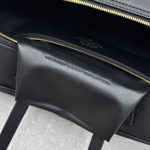 Ba*len*cia*ga carrie bowling bag medium - 36*15*19cm