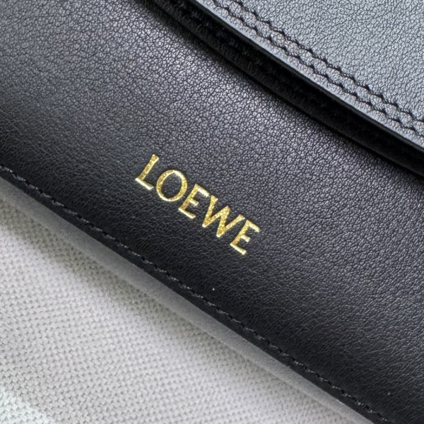 L0ew* medium ola bag in smooth calfskin - 26*18*13cm