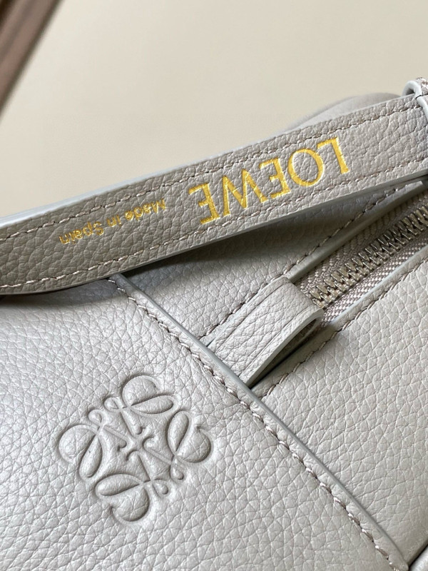 L0ew* amazona 23 bag in soft grained calfskin - 23*10*15cm