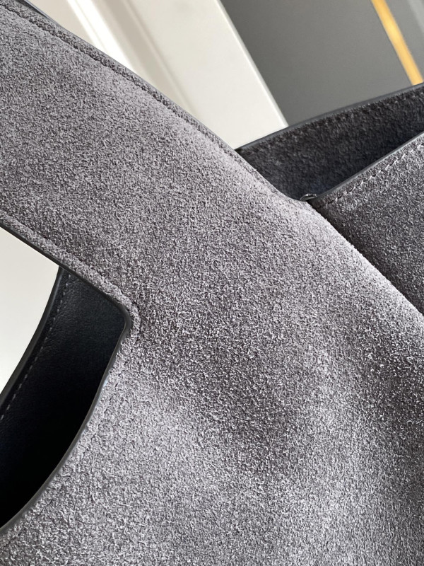 Y*L le 5 À 7 bea in suede