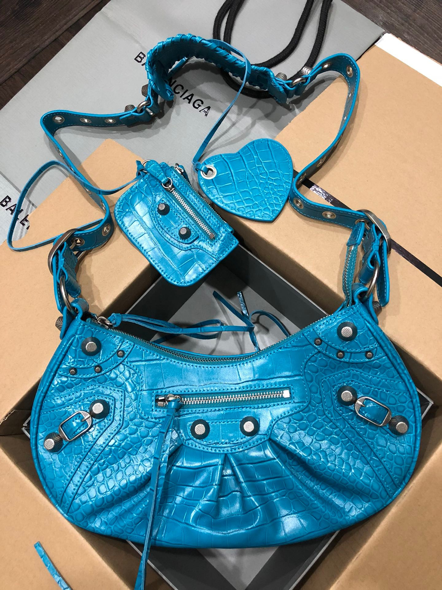 Ba*len*cia*ga women's le cagole small shoulder bag