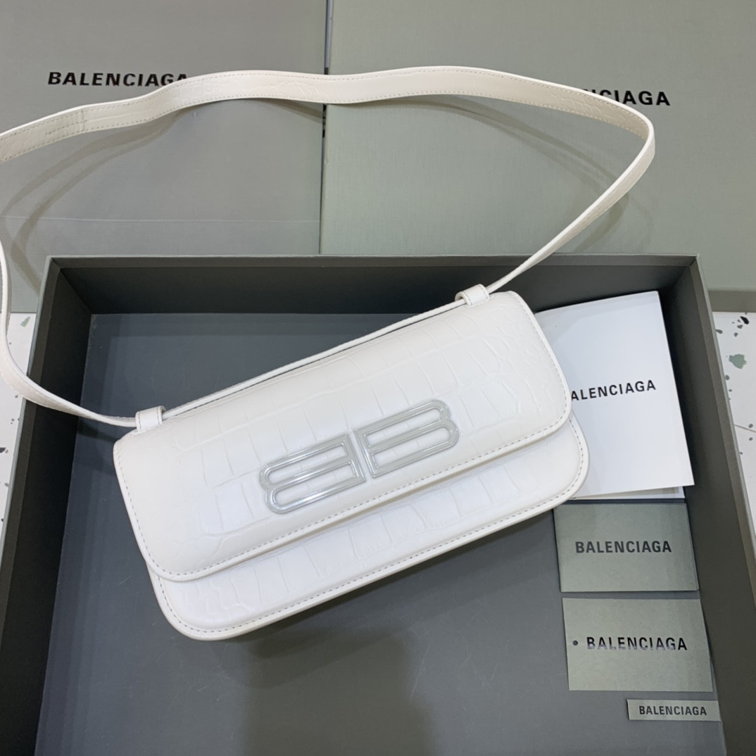 Ba*len*cia*ga women's gossip