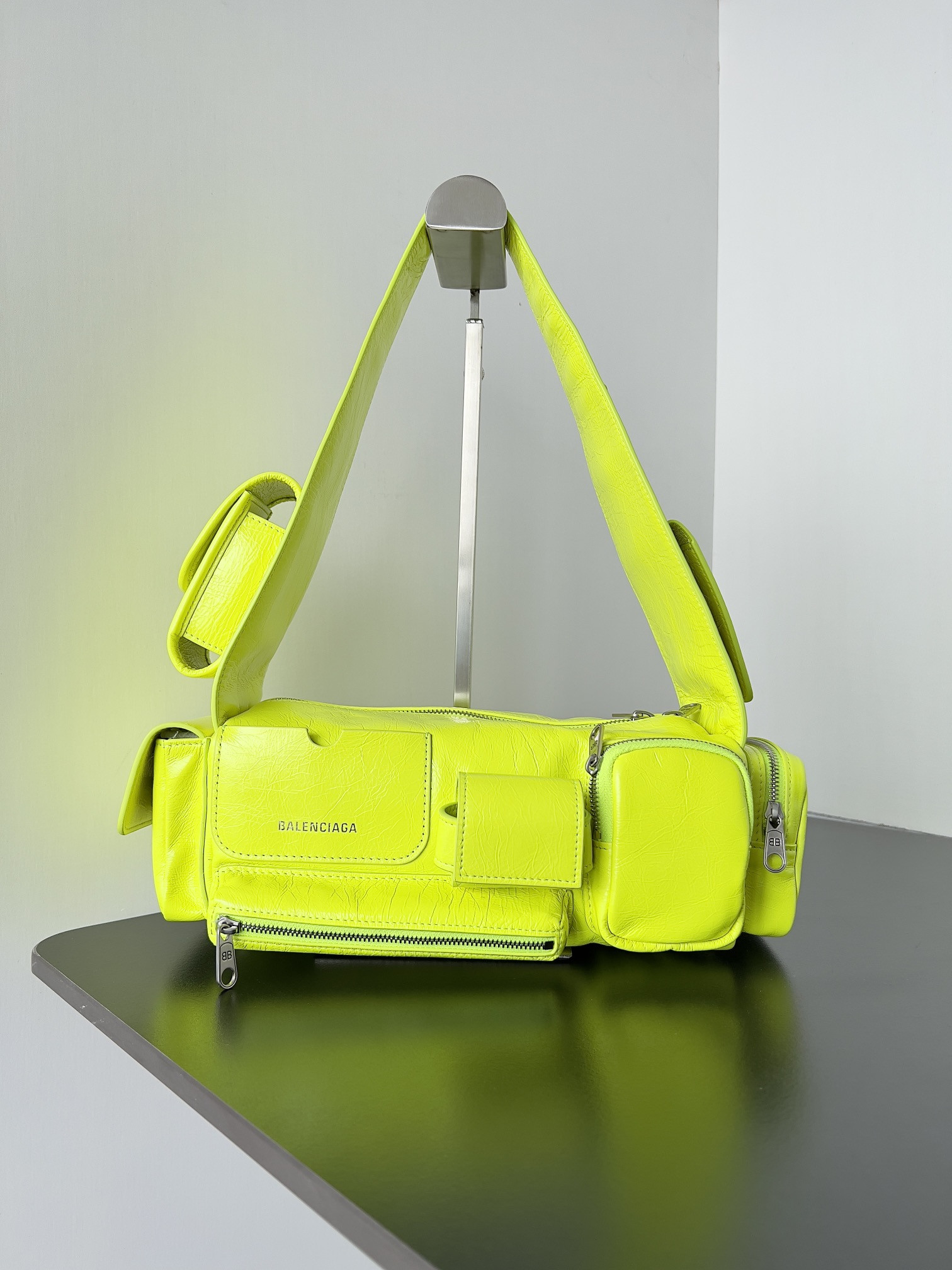 ba*len*cia*ga S*perbusy xs sling bag