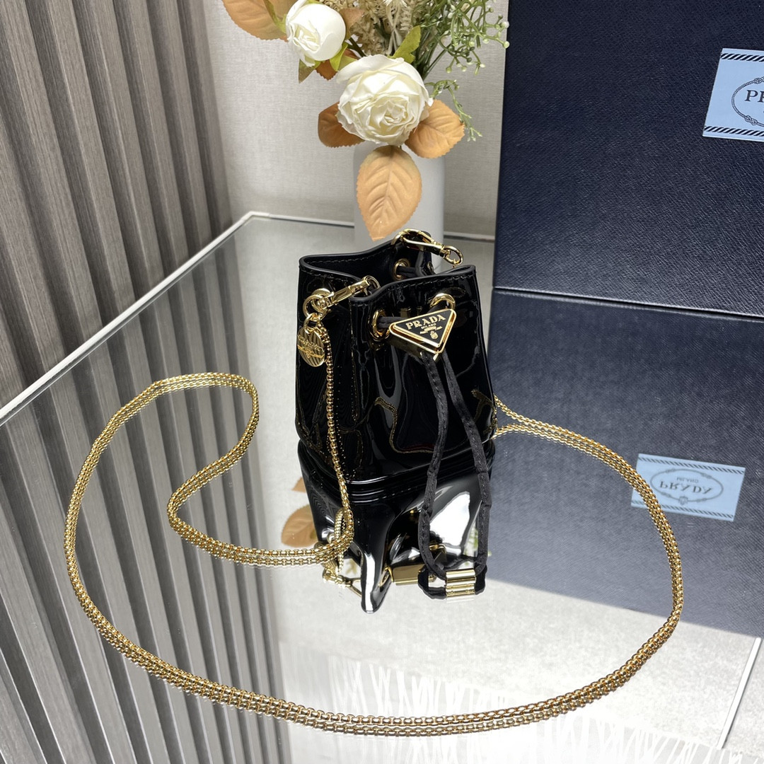 Pra*a  shearling bucket bag-9-9-6cm