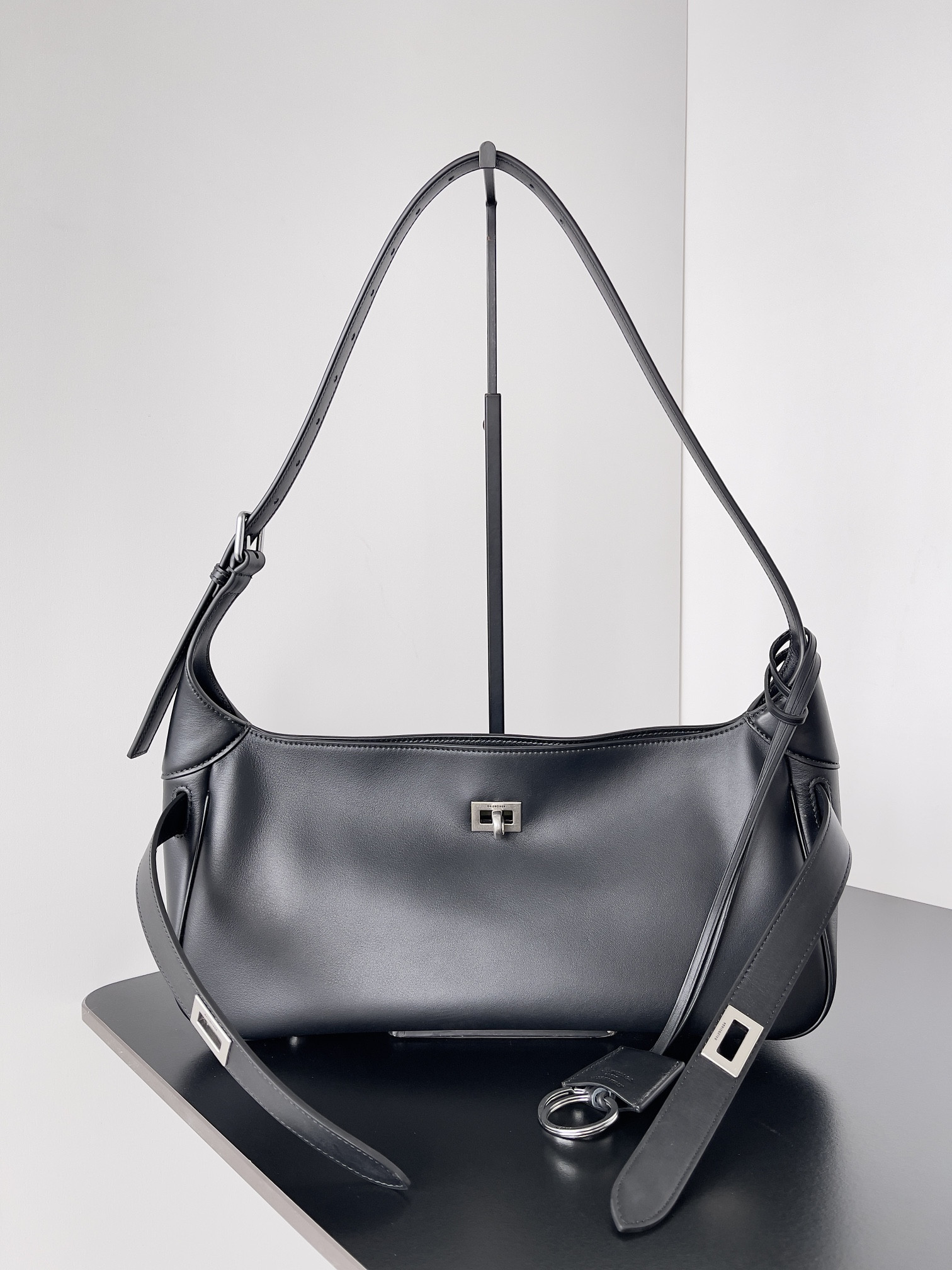 Ba*len*cia*ga bel air small shoulder bag